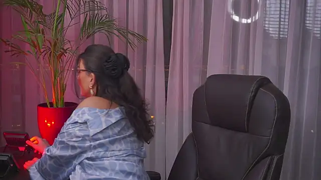 myakalifa online show from 01/19/25, 03:32