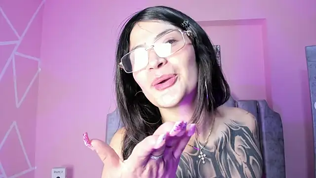 paris noa online show from 09/18/25, 07:49