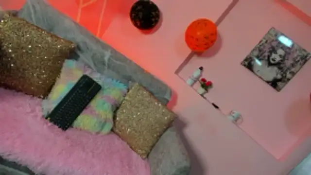 paris noa online show from 10/26/25, 12:33