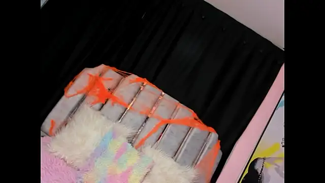 paris noa online show from 10/28/25, 09:06