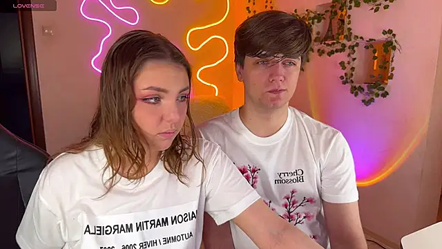 RobertAndLinela online show from 10/10/25, 02:21