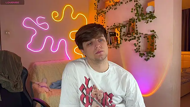 RobertAndLinela online show from 10/12/25, 01:32