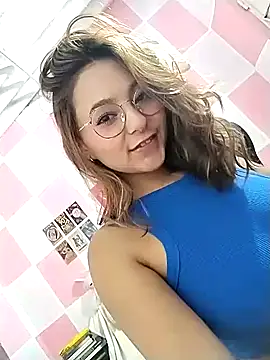 Snapshot of Paulina_mosh chatting on 02/15/25, 05:50 Paulina mosh online show from 02/15/25, 05:50