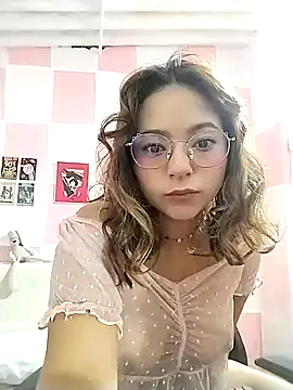 Snapshot of Paulina_mosh chatting on 02/20/25, 11:09 Paulina mosh online show from 02/20/25, 11:09