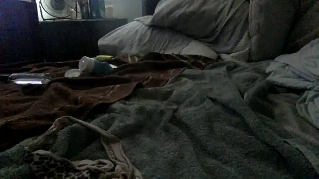 Snapshot of bubblebut420 chatting on 12/23/24, 06:27 bubblebut420 online show from 12/23/24, 06:27