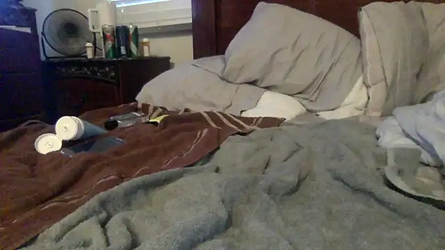 Snapshot of bubblebut420 chatting on 12/24/24, 02:32 bubblebut420 online show from 12/24/24, 02:32