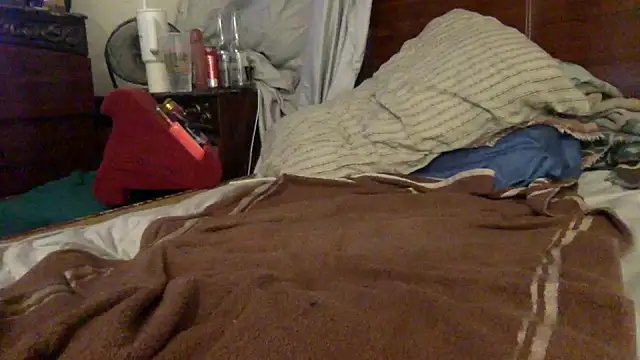 Snapshot of bubblebut420 chatting on 10/12/25, 07:40 bubblebut420 online show from 10/12/25, 07:40