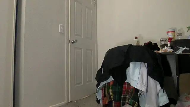 Snapshot of bubblebut420 chatting on 10/24/25, 08:49 bubblebut420 online show from 10/24/25, 08:49