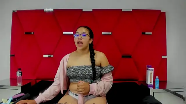 IsabellRodriguez18 online show from 01/08/25, 10:04