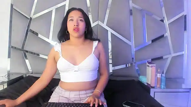 IsabellRodriguez18 online show from 01/14/25, 10:48
