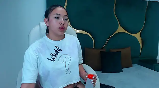 IsabellRodriguez18 online show from 02/07/25, 04:37