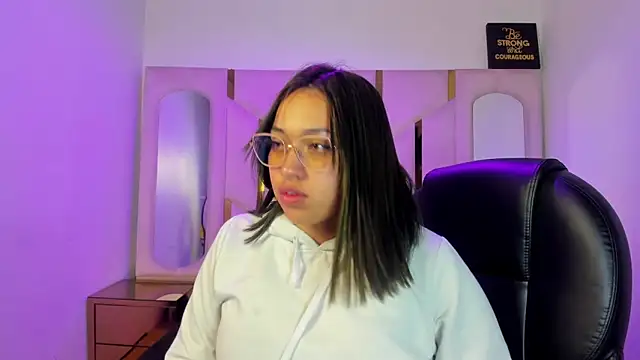 IsabellRodriguez18 online show from 04/10/26, 03:45