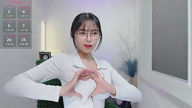 Snapshot of Natasha2025 chatting on 10/15/25, 03:01 Natasha2025 online show from 10/15/25, 03:01