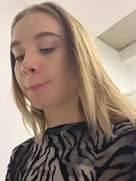 KiraMyers online show from 01/09/25, 02:40