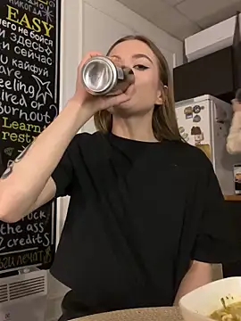 KiraMyers online show from 01/28/25, 07:43