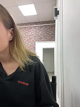 KiraMyers online show from 03/11/25, 04:21