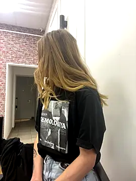 KiraMyers online show from 10/16/25, 05:08