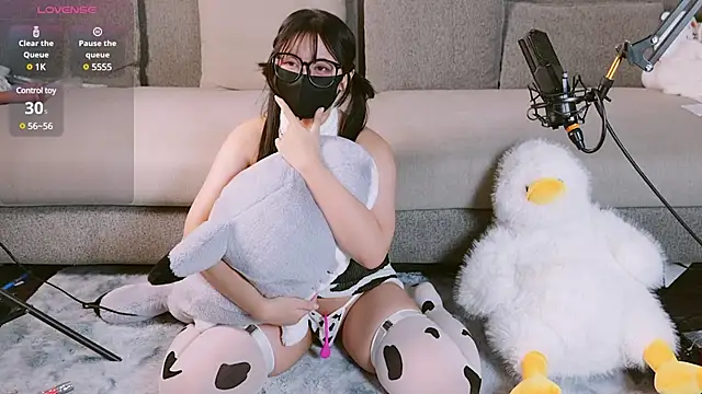 Yu UwU  online show from 01/13/25, 02:11
