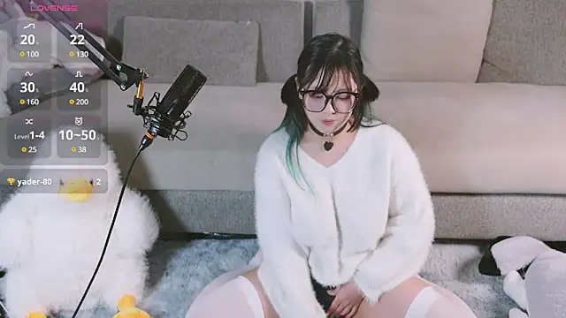Yu UwU  online show from 02/18/25, 12:49