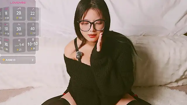 Yu UwU  online show from 03/04/25, 12:44