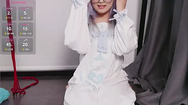 Yu UwU  online show from 10/17/25, 01:57