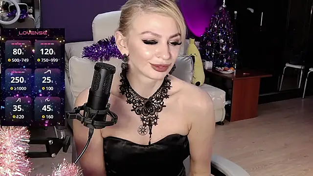 Snapshot of _britney_white_ chatting on 01/01/25, 06:49 britney white online show from 01/01/25, 06:49