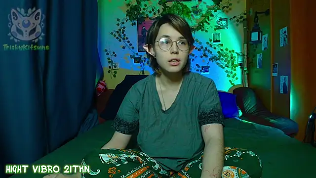 TrickyKitsune online show from 04/30/26, 05:41