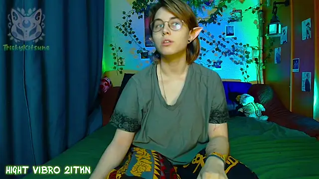 TrickyKitsune online show from 05/11/26, 03:40