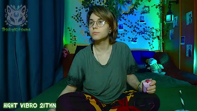 TrickyKitsune online show from 05/11/26, 04:04