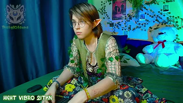 TrickyKitsune online show from 05/21/26, 02:57