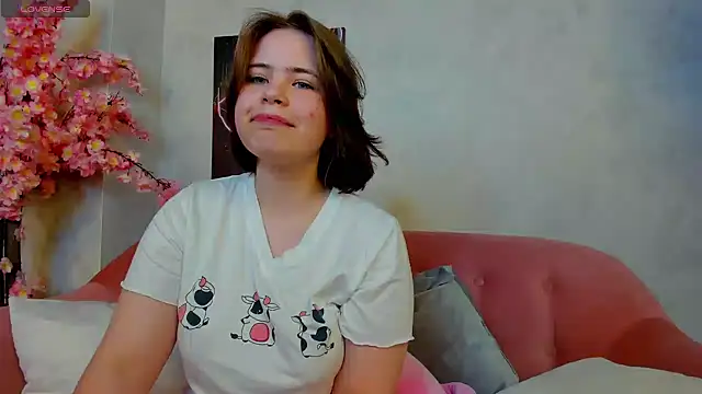Snapshot of EricaElliott chatting on 02/04/25, 10:32 EricaElliott online show from 02/04/25, 10:32