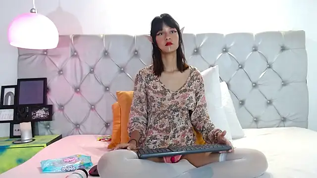 ravennocturne online show from 01/14/25, 02:00