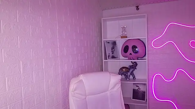 Snapshot of StellaFrost chatting on 11/15/25, 04:03 StellaFrost online show from 11/15/25, 04:03