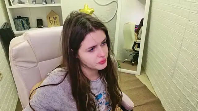 Snapshot of StellaFrost chatting on 12/15/25, 10:19 StellaFrost online show from 12/15/25, 10:19