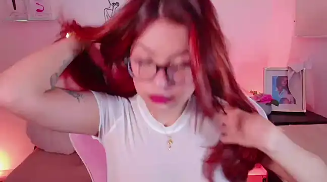 Snapshot of EmiF26 chatting on 01/14/25, 01:15 EmiF26 online show from 01/14/25, 01:15