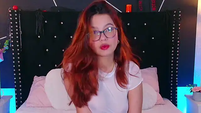 Snapshot of EmiF26 chatting on 02/24/25, 08:03 EmiF26 online show from 02/24/25, 08:03