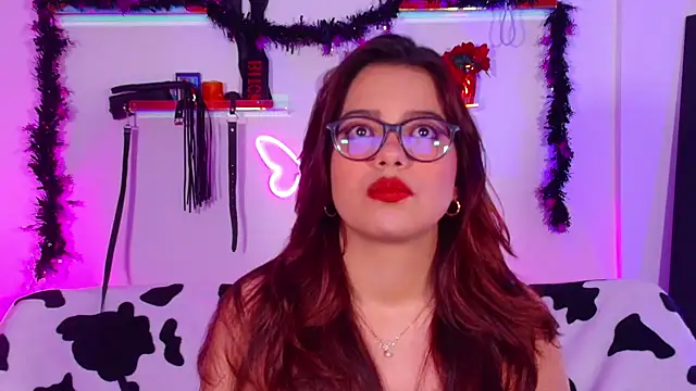 Snapshot of EmiF26 chatting on 10/15/25, 01:28 EmiF26 online show from 10/15/25, 01:28