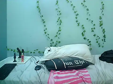 Snapshot of TAMARADEEXXL1989 chatting on 12/30/24, 11:06 TAMARADEEXXL1989 online show from 12/30/24, 11:06