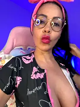 Snapshot of KarolRubi1 chatting on 10/07/25, 01:36 KarolRubi1 online show from 10/07/25, 01:36