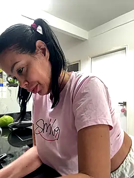 Snapshot of KarolRubi1 chatting on 11/22/25, 06:07 KarolRubi1 online show from 11/22/25, 06:07