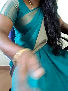 Snapshot of Tamil_roja69 chatting on 10/18/25, 06:48 Tamil roja69 online show from 10/18/25, 06:48