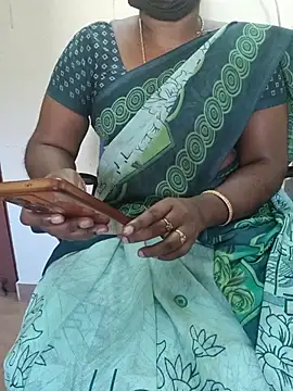 Snapshot of Tamil_roja69 chatting on 10/22/25, 04:35 Tamil roja69 online show from 10/22/25, 04:35