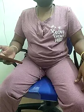 Snapshot of Tamil_roja69 chatting on 10/28/25, 04:09 Tamil roja69 online show from 10/28/25, 04:09