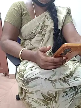 Snapshot of Tamil_roja69 chatting on 10/31/25, 01:34 Tamil roja69 online show from 10/31/25, 01:34