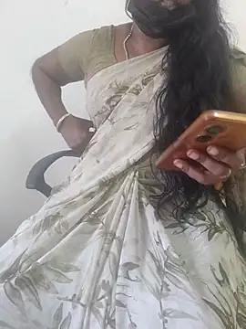 Snapshot of Tamil_roja69 chatting on 11/05/25, 05:51 Tamil roja69 online show from 11/05/25, 05:51