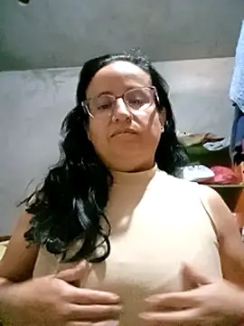 Snapshot of Mariakell chatting on 01/06/25, 04:44 Mariakell online show from 01/06/25, 04:44