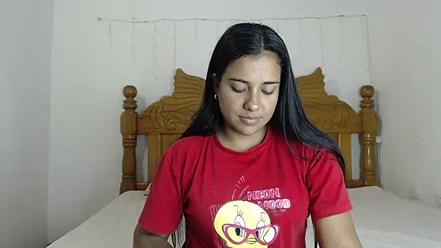 Snapshot of Coral0403 chatting on 02/03/25, 06:49 Coral0403 online show from 02/03/25, 06:49