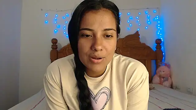 Snapshot of Coral0403 chatting on 02/08/25, 07:38 Coral0403 online show from 02/08/25, 07:38