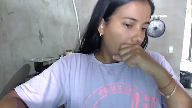 Snapshot of Coral0403 chatting on 03/02/25, 04:21 Coral0403 online show from 03/02/25, 04:21