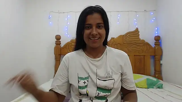 Snapshot of Coral0403 chatting on 03/16/25, 07:27 Coral0403 online show from 03/16/25, 07:27